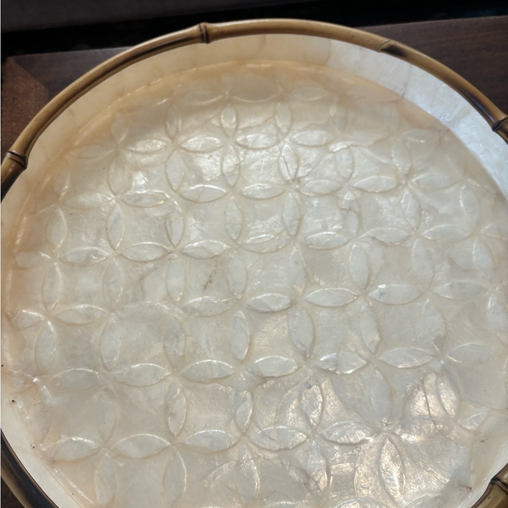 TIRAM CAPIZ AND BAMBOO ROUND TRAY. - Picture 9 of 11